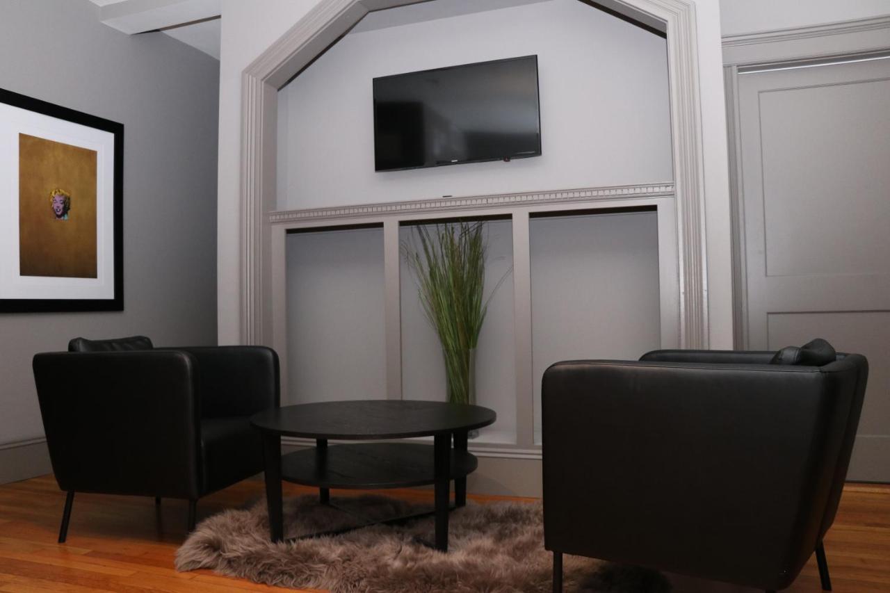 A Stylish Stay W/ A Queen Bed, Heated Floors.. #37 บรูคไลน์ ภายนอก รูปภาพ