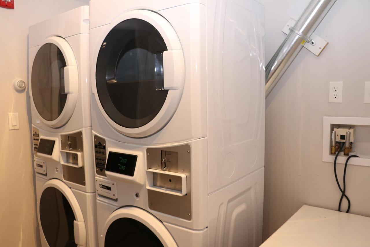 A Stylish Stay W/ A Queen Bed, Heated Floors.. #37 บรูคไลน์ ภายนอก รูปภาพ